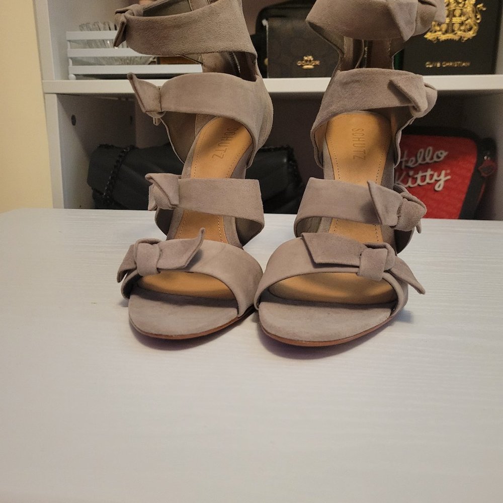 Schutz suede babes